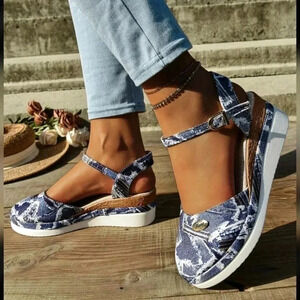 Women Plus Size Floral Design Decoration Peep Toe Wedge & Platform Sandals